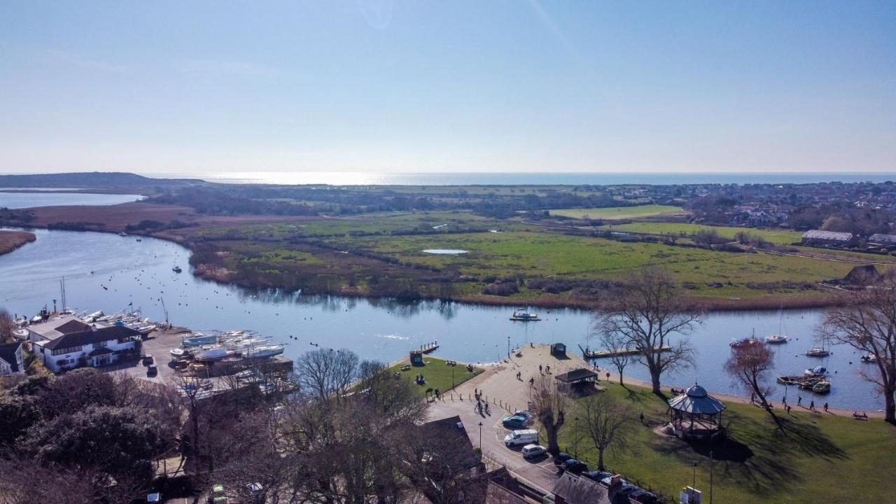 The Oasis - Stylish One Bedroom - Mudeford *