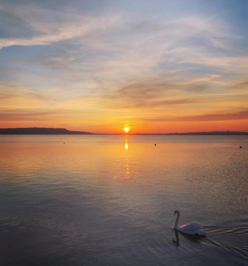 The Oasis - Stylish One Bedroom - Mudeford Apartment Burton (Dorset)